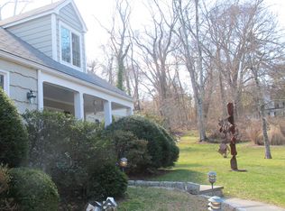 152 Comstock Hill Rd, New Canaan, CT 06840