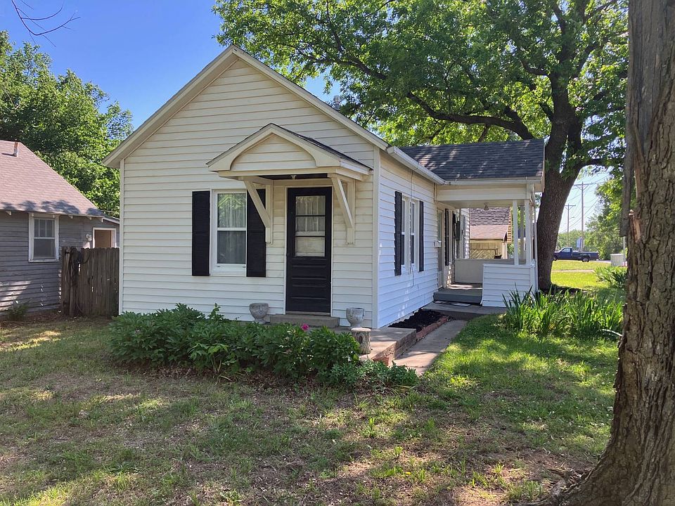 1st image of 320 S Malcolm Ave