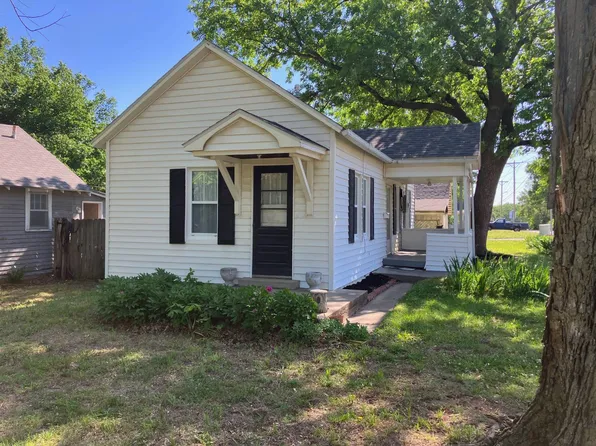 320 S Malcolm Ave, Chanute, KS 66720