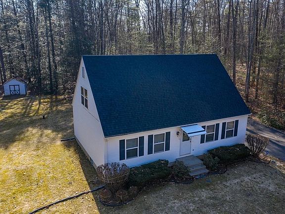 3rd image of 1388 Westhampton Rd