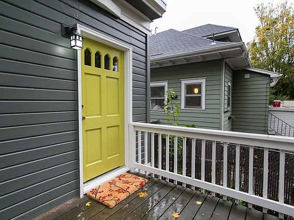 Upper unit Entrance