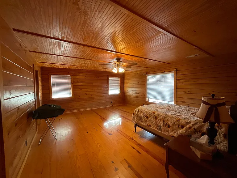 103 Beach Dr — Photo 8