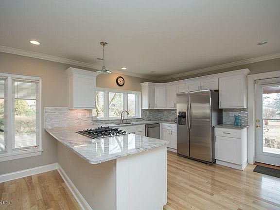 5th image of 2212 Bashford Manor Ln
