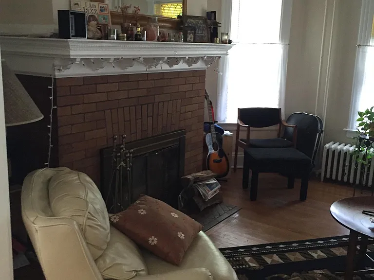 252 Oxford St — Photo 7