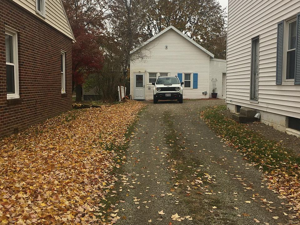 2nd image of 1012 Rebecca St