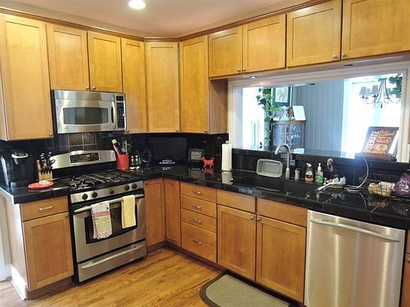 3rd image of 1320 Duncan Ave