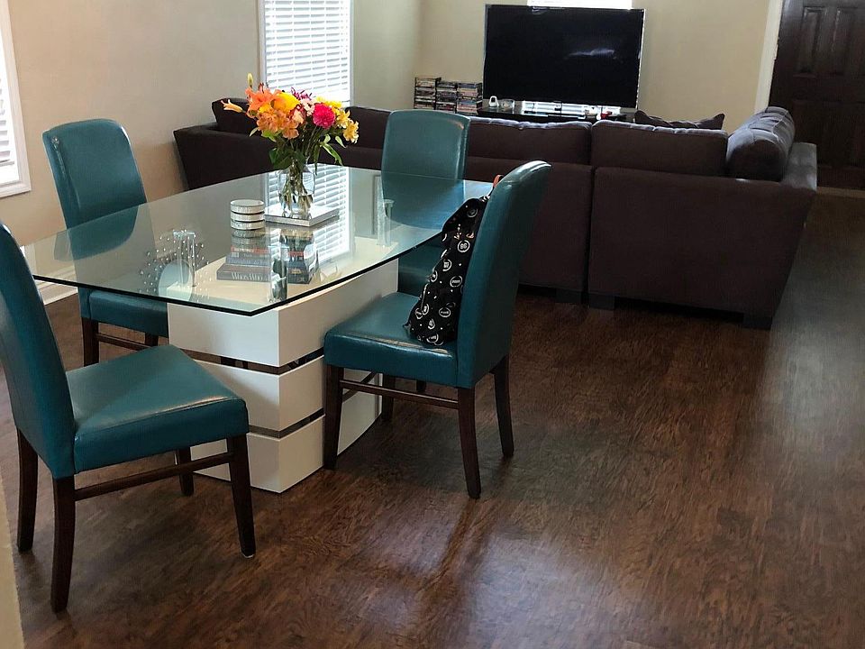 large family room for entertaining!