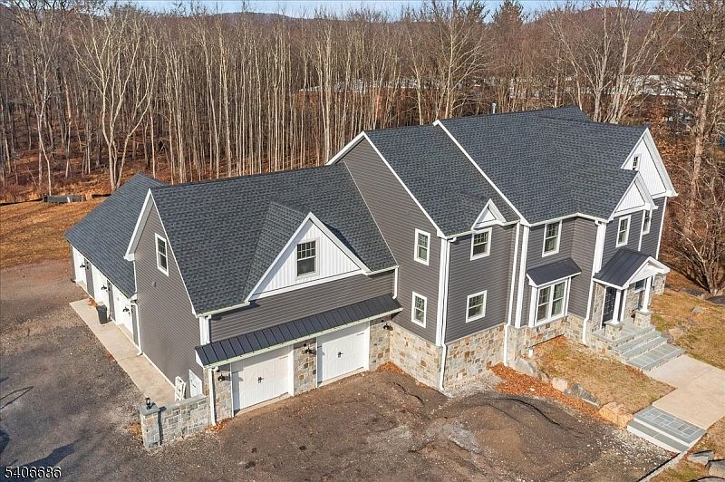 1st image of 759 Mechlin Corner Rd.
