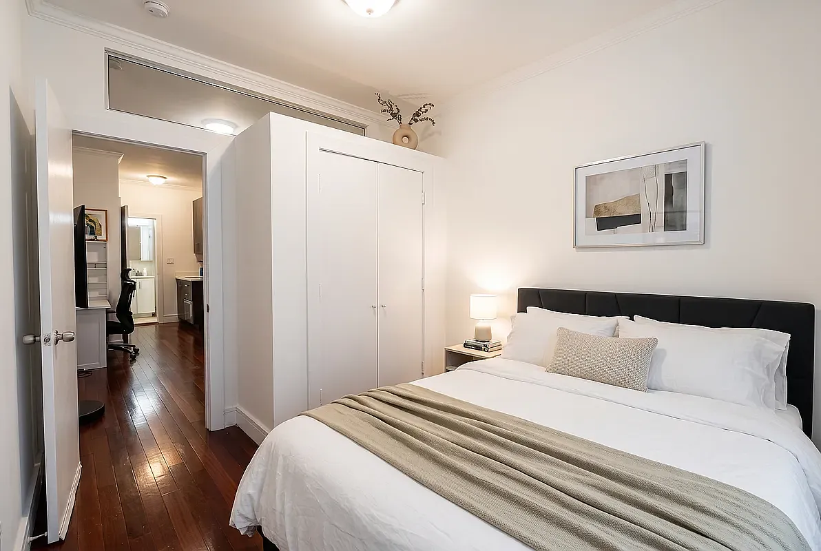 118 East 4th Street — Photo 1