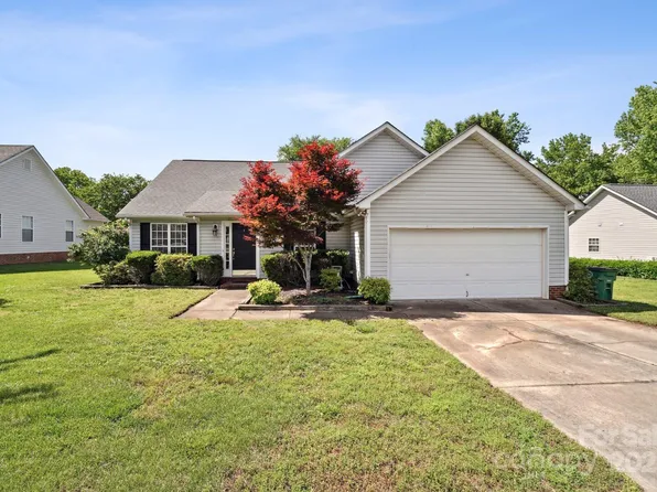 8105 Castlemaine Dr, Matthews, NC 28104