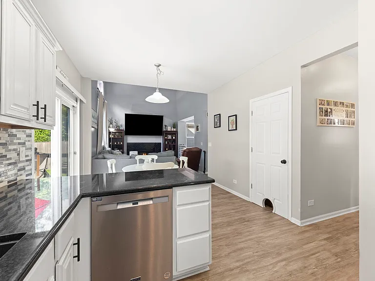 1274 Amaranth Dr — Photo 9