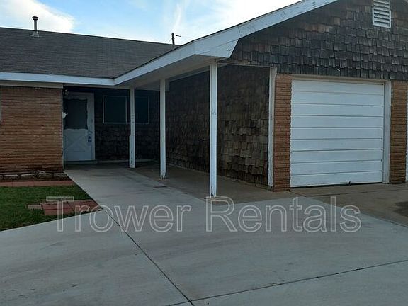 3rd image of 1405 Sandalwood Ln