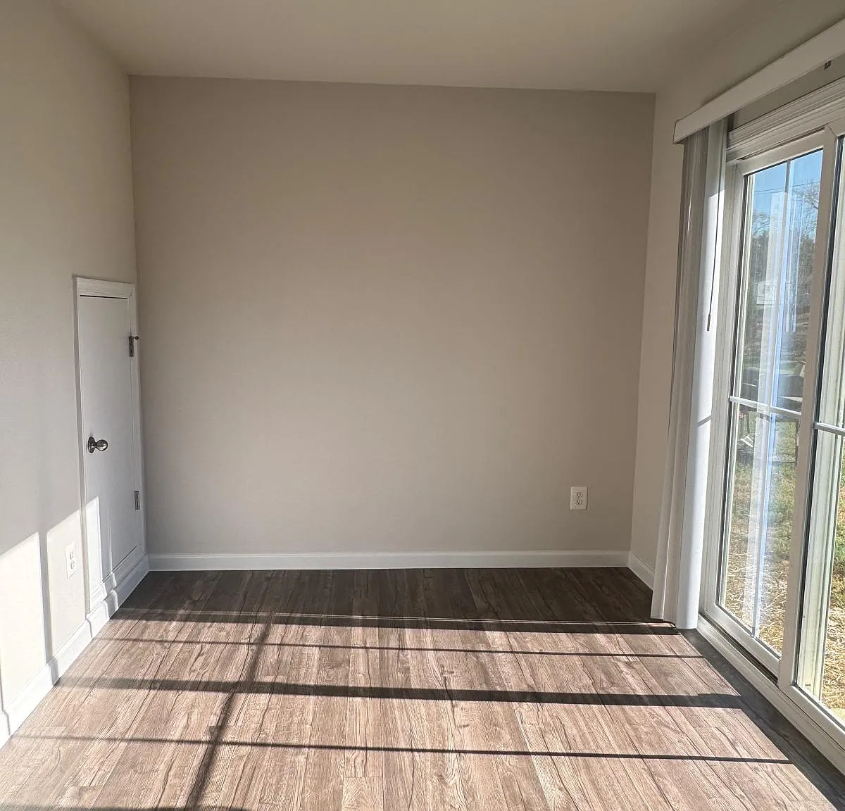 3 bed, 2.5 bath, 1220 sqft, $2,100 — Photo 2