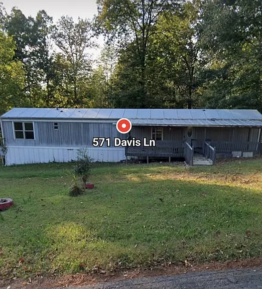 571 Davis Ln — Photo 1