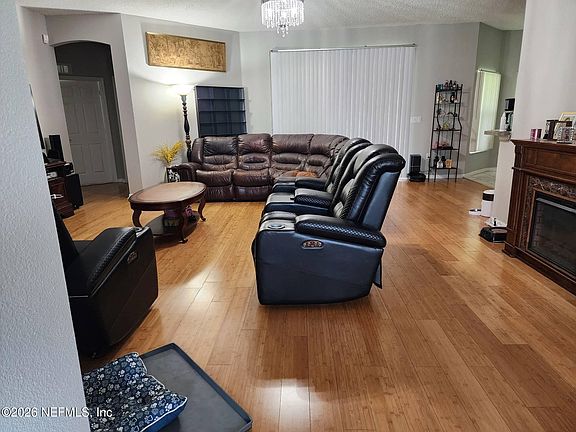 3rd image of 5 BURNET Place
