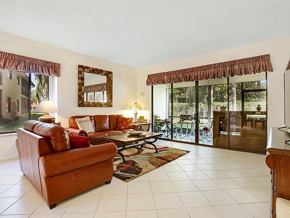 7681 Lexington Club Blvd-large-004-1-Fam