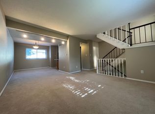 141 Carmel Woods Dr, Ballwin, MO 63021