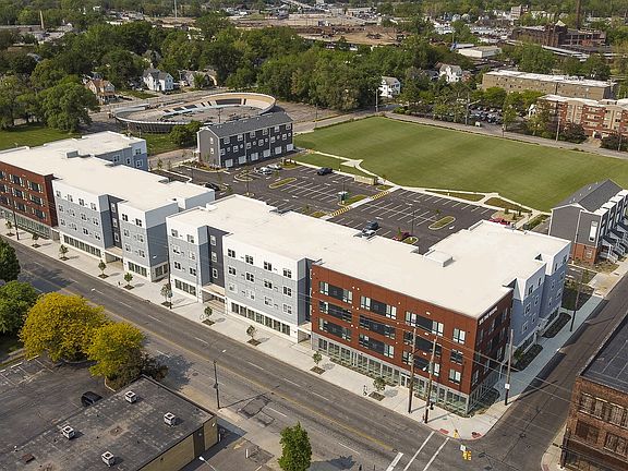 3rd image of 5115 Broadway Ave #403A