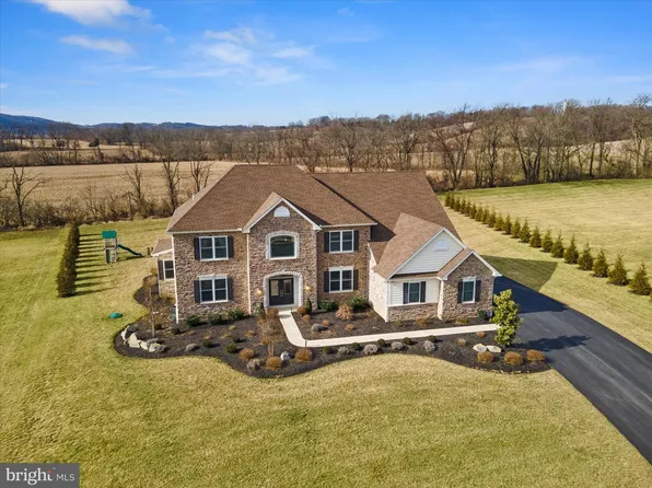 16 Chasen Ct, Sinking Spring, PA 19608