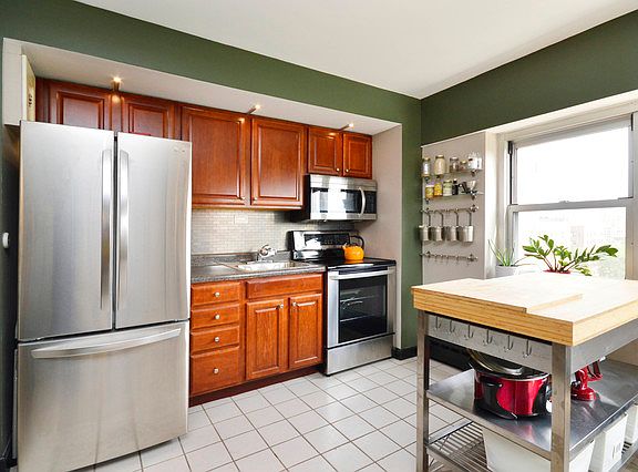 3rd image of 4960 N Marine Dr APT 916