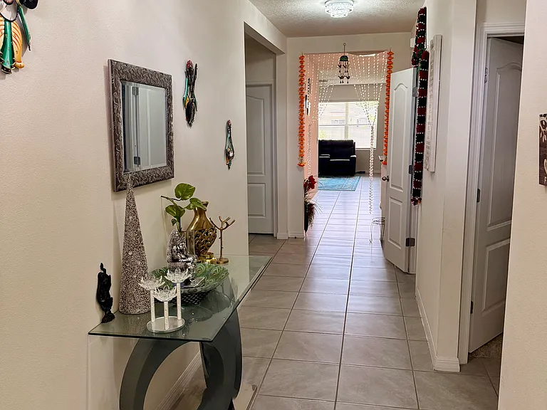 2250 Hidden Palm Dr — Photo 2