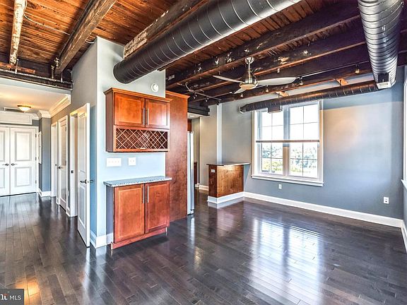 4th image of 207 Rector St