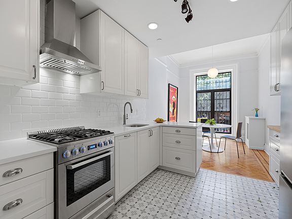 4th image of 296 Saint James Pl APT 1