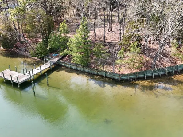508 Greenfield Point Dr, Burgess, VA 22432