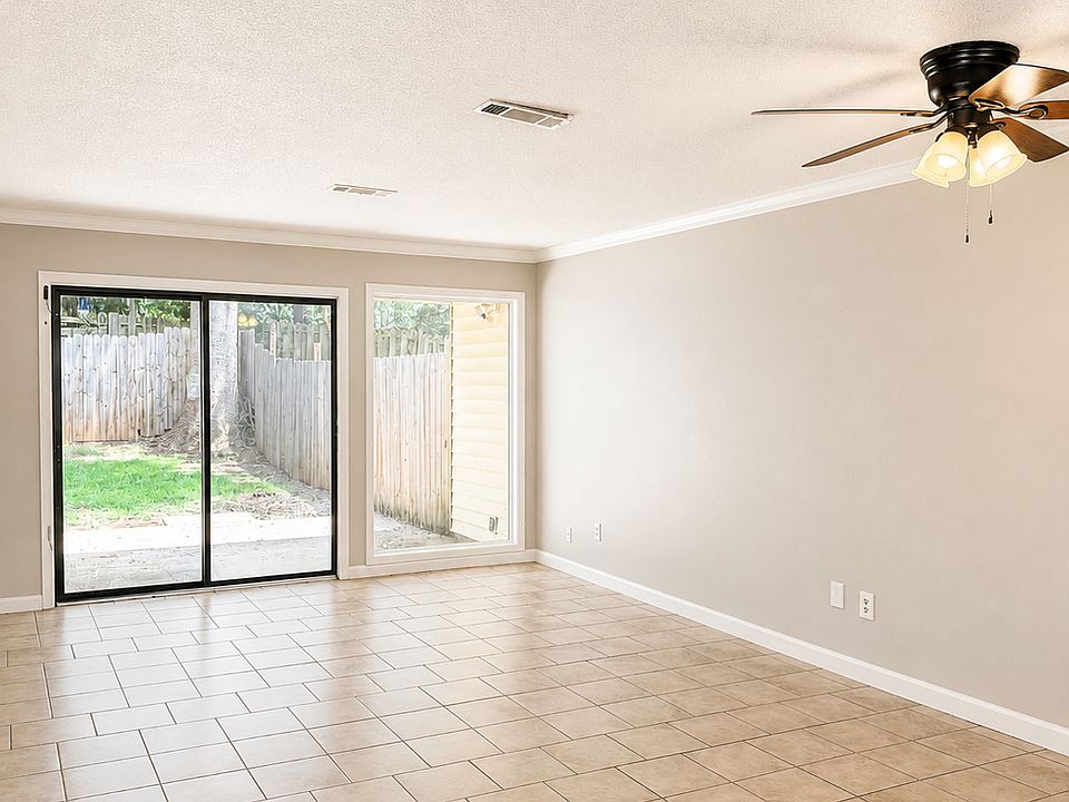 1st image of 18 Anthony Cir