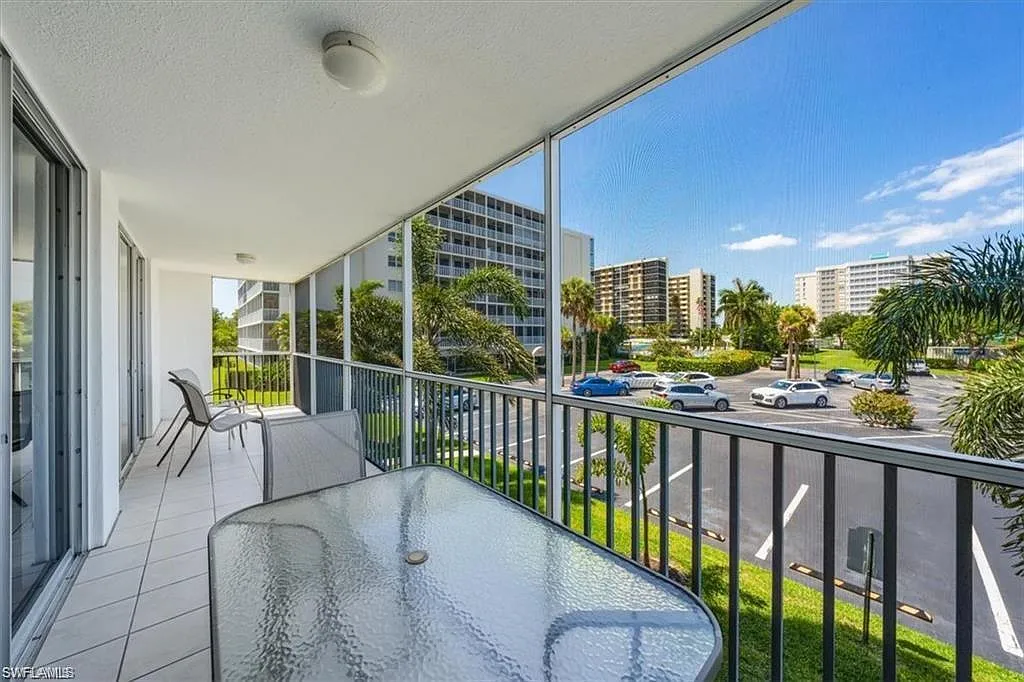 2 bed, 2.0 bath, 1176 sqft, $3,500 — Photo 3