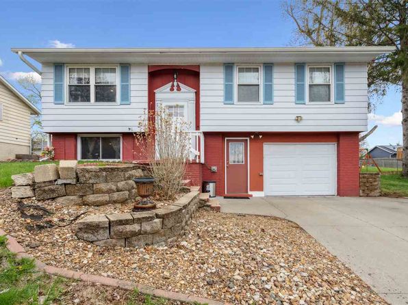 6510 Asbury Ln NE, Cedar Rapids, IA 52402