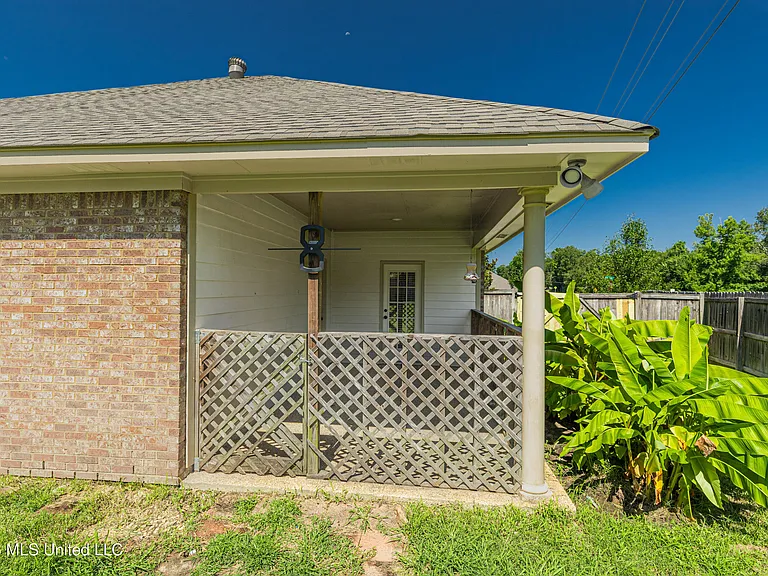 101 Sara Fox Dr — Photo 27
