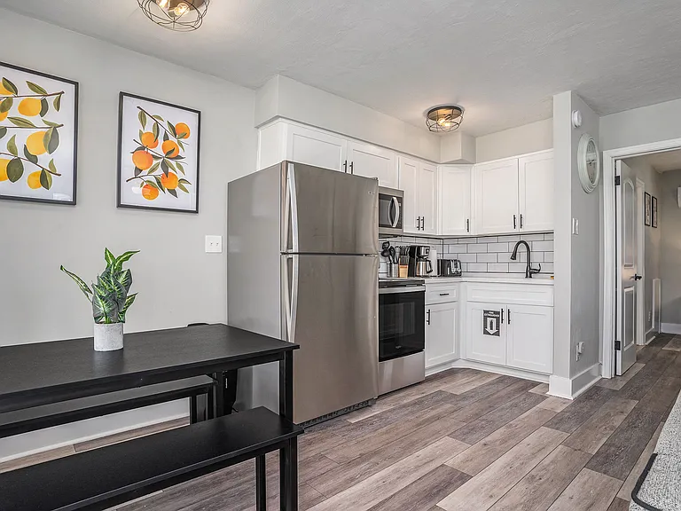 639 W Ocean View Ave — Photo 4