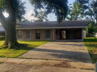 808 Cherryhill St, Lake Charles, LA 70607