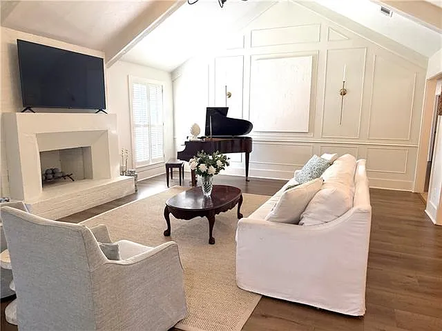 3 bed, 2.0 bath, 2453 sqft, $2,500 — Photo 4