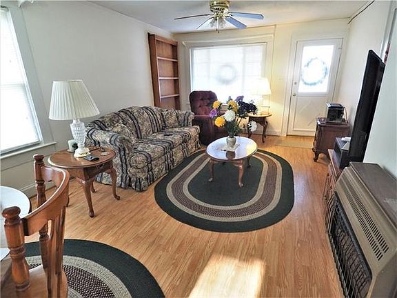 5th image of 2403 Winkler St