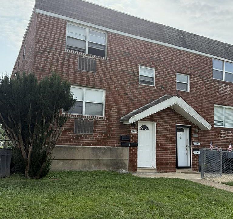 2nd image of 9447 Lansford St