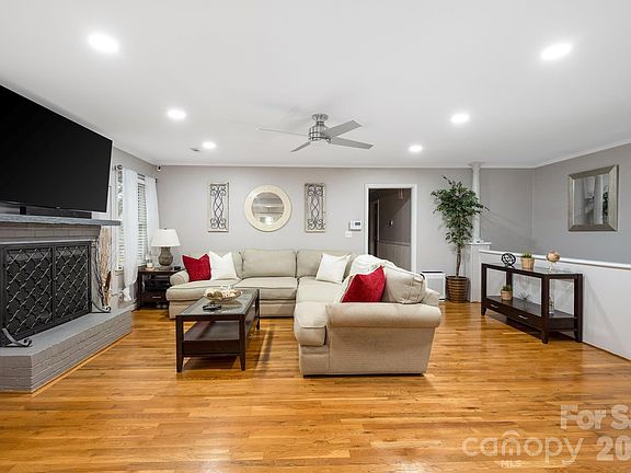 4th image of 113 Scottsmoor Dr
