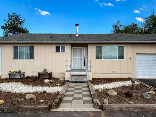 631 N 9th St, Montague, CA 96064