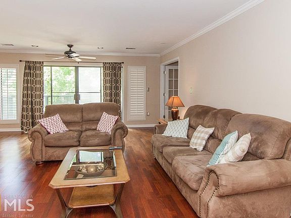 3rd image of 3105 Pine Heights Dr NE