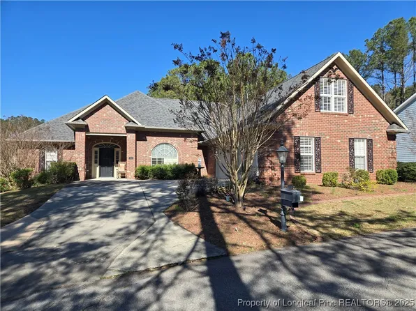 561 Anderson Creek Dr, Spring Lake, NC 28390