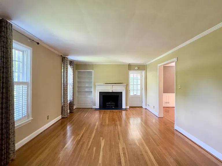 115 E Northern Pkwy — Photo 23