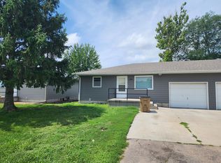2216 Circle Dr, Grand Island, NE 68801