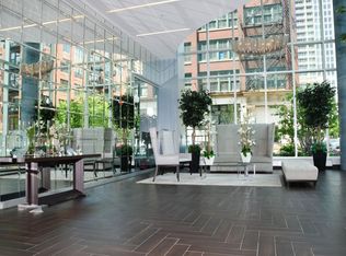 421 W Huron St APT 502, Chicago, IL 60654