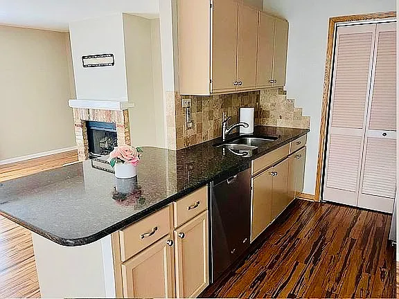 450 Valley Dr #201 — Photo 7