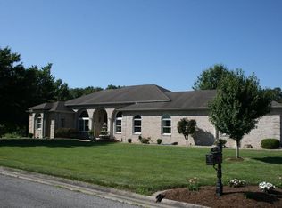 5135 White Oak Dr, Smithton, IL 62285