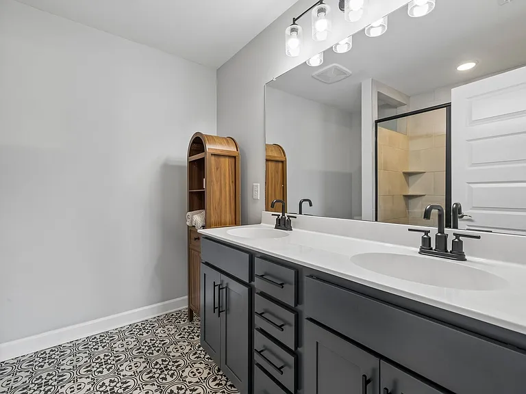 135 Harvard Dr — Photo 16