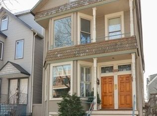 1221 W Barry Ave, Chicago, IL 60657
