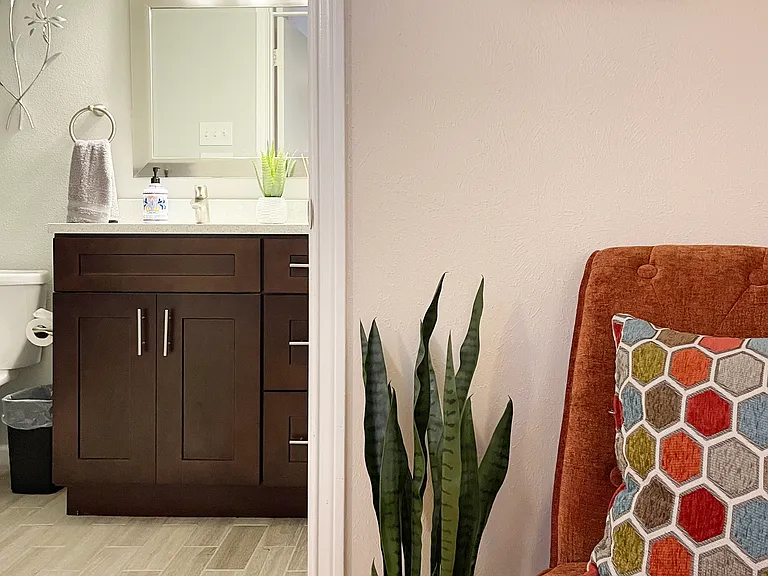 1126 Melrose Dr — Photo 10