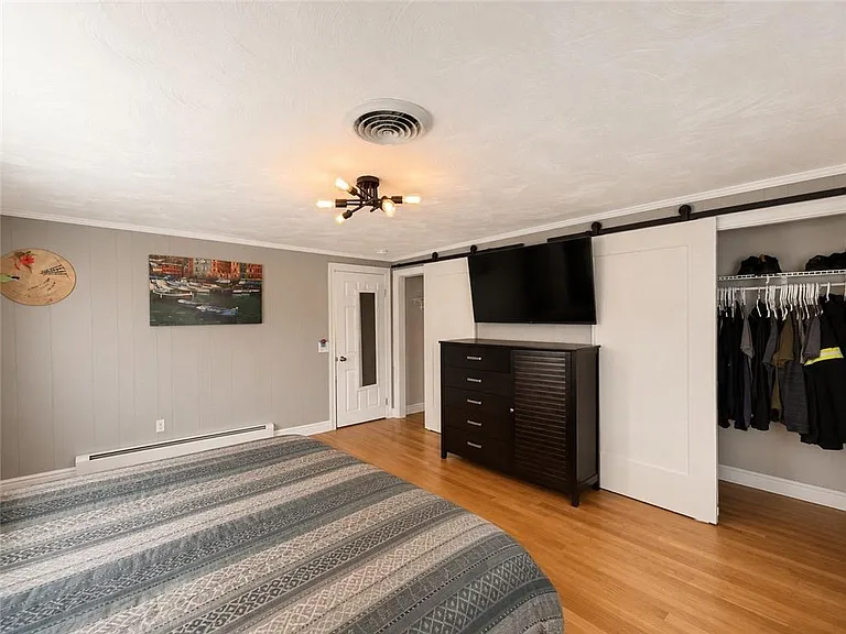 31 Foster St — Photo 7